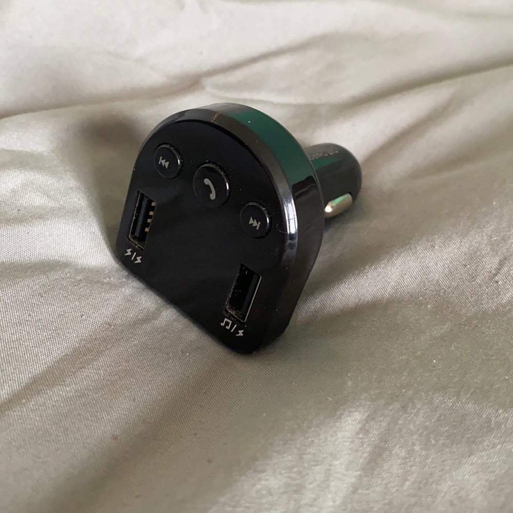 Handsfree call car charger (wireless bluetooth for car)